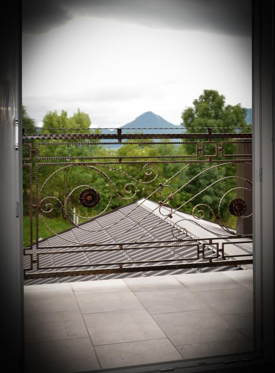 Guesthouse Pink Panther Udbina Rum bild